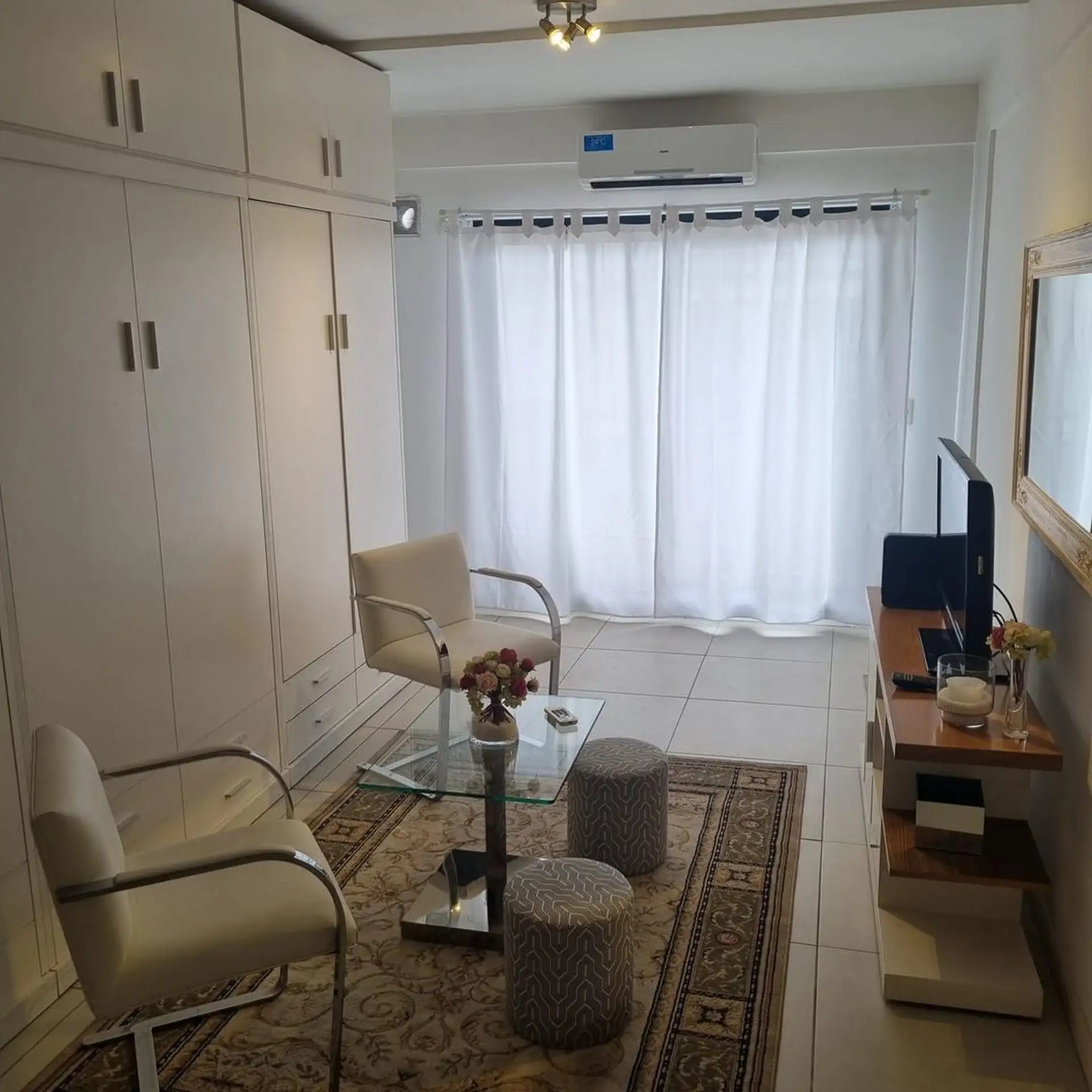 Apartamento de 1 quarto mobiliado em Monserrat