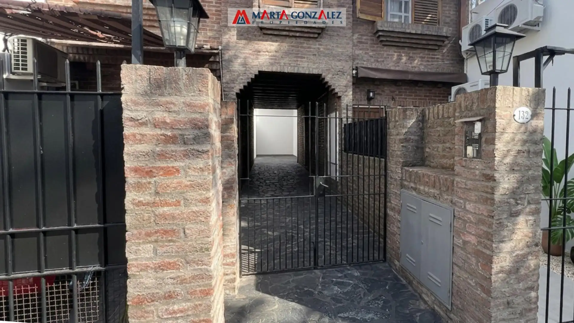 Two-bedroom PH in Ramos Mejía