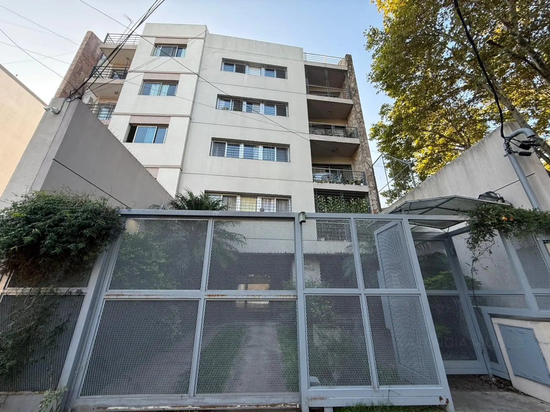 Departamento de 3 ambientes con balcón en Haedo Sur