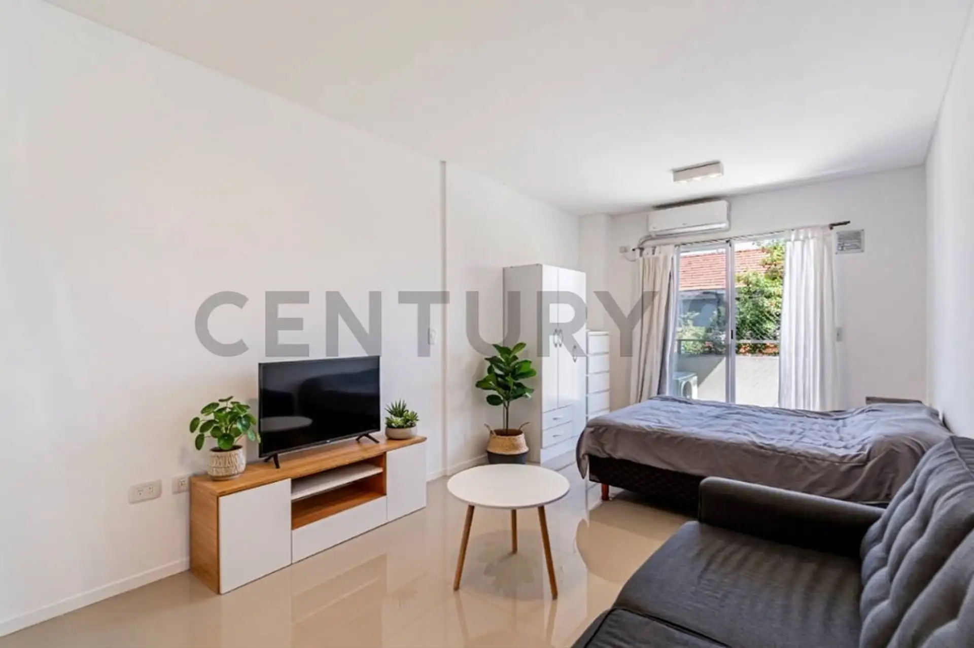 Kitnet mobiliada no segundo andar de frente para a rua em Parque Chas