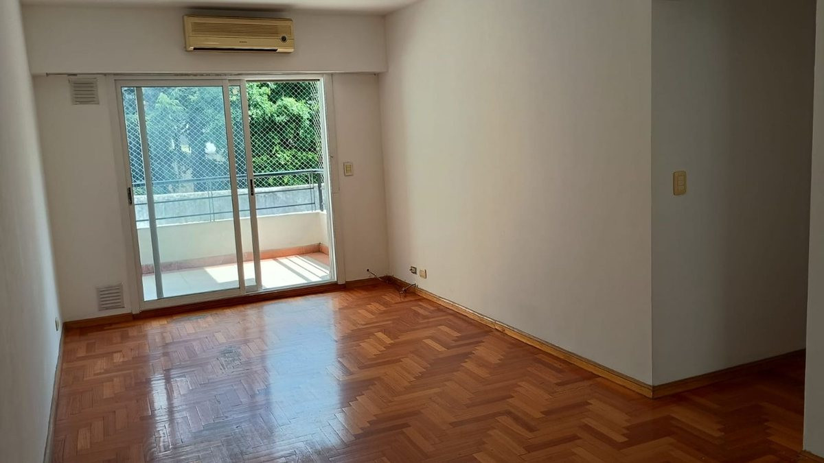Departamento de 3 ambientes contrafrente en Flores