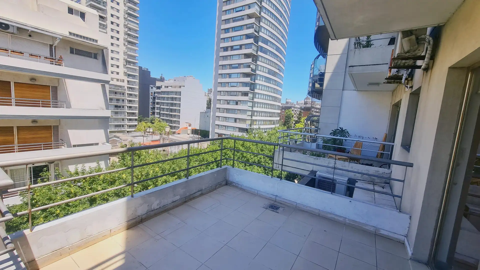 Kitnet com varanda aterrazada em Palermo