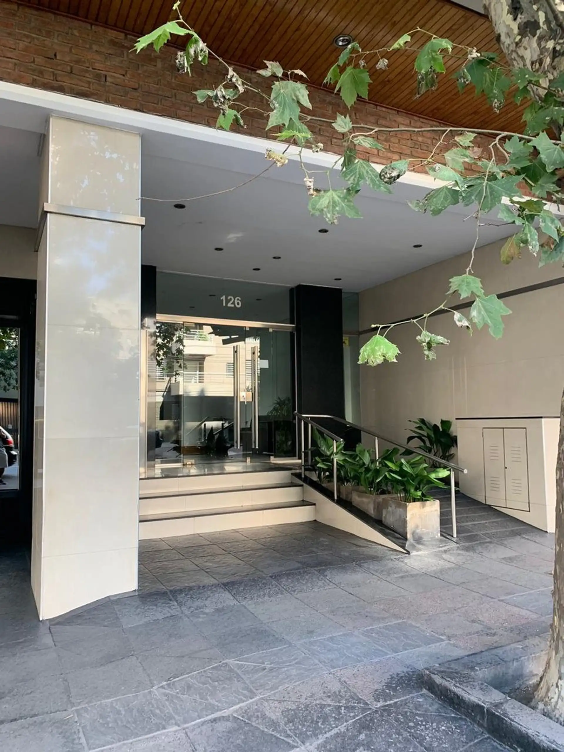 Departamento de 3 ambientes con balcón en Flores