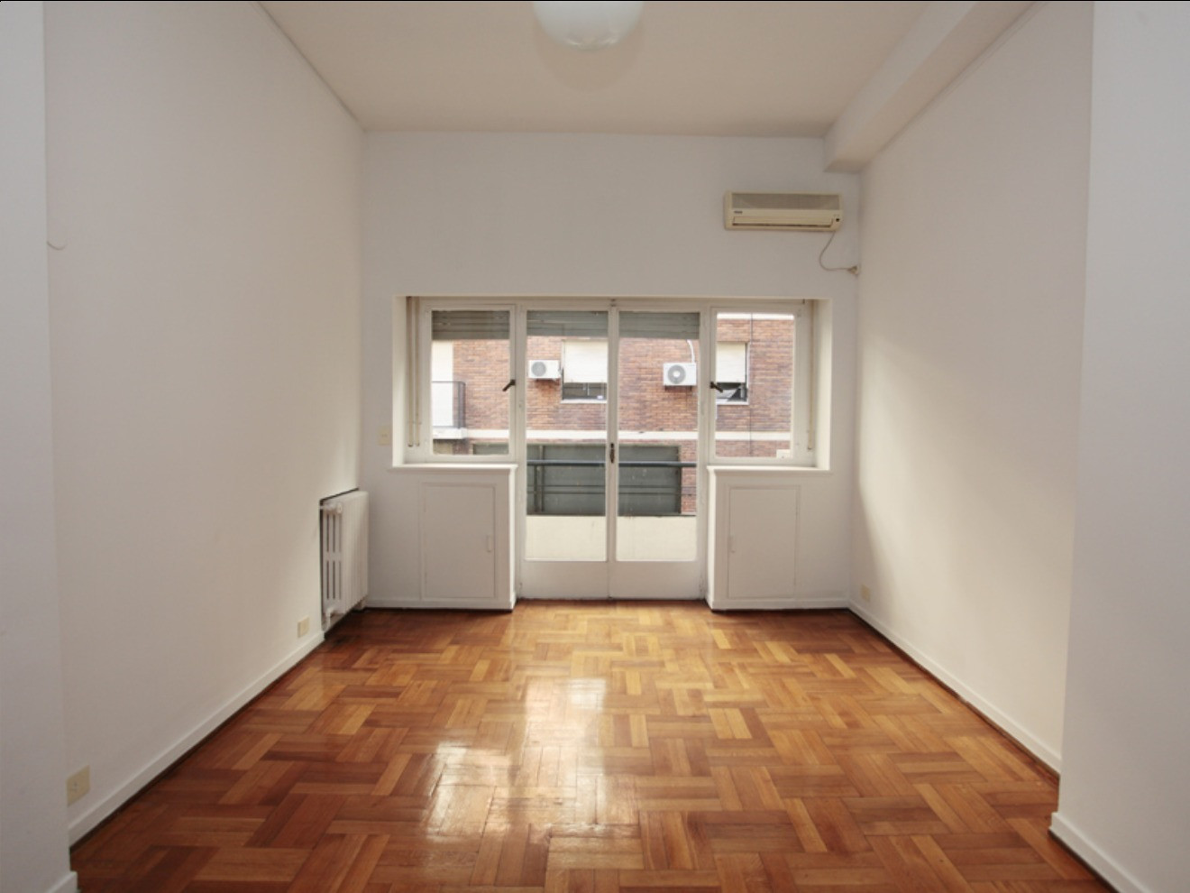 Departamento de 2 ambientes con balcón en Retiro