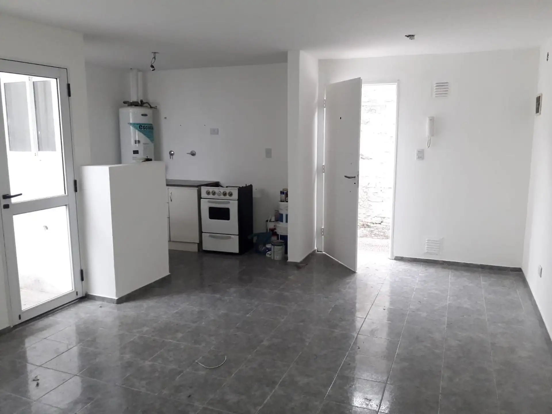 Unfurnished 1-bedroom PH-style apartment in La Plata