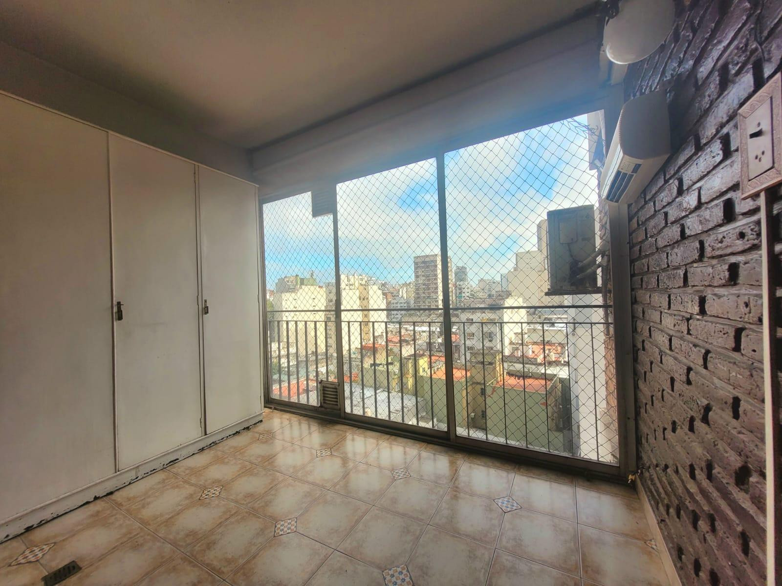 Departamento de 2 ambientes con balcón cerrado en Caballito