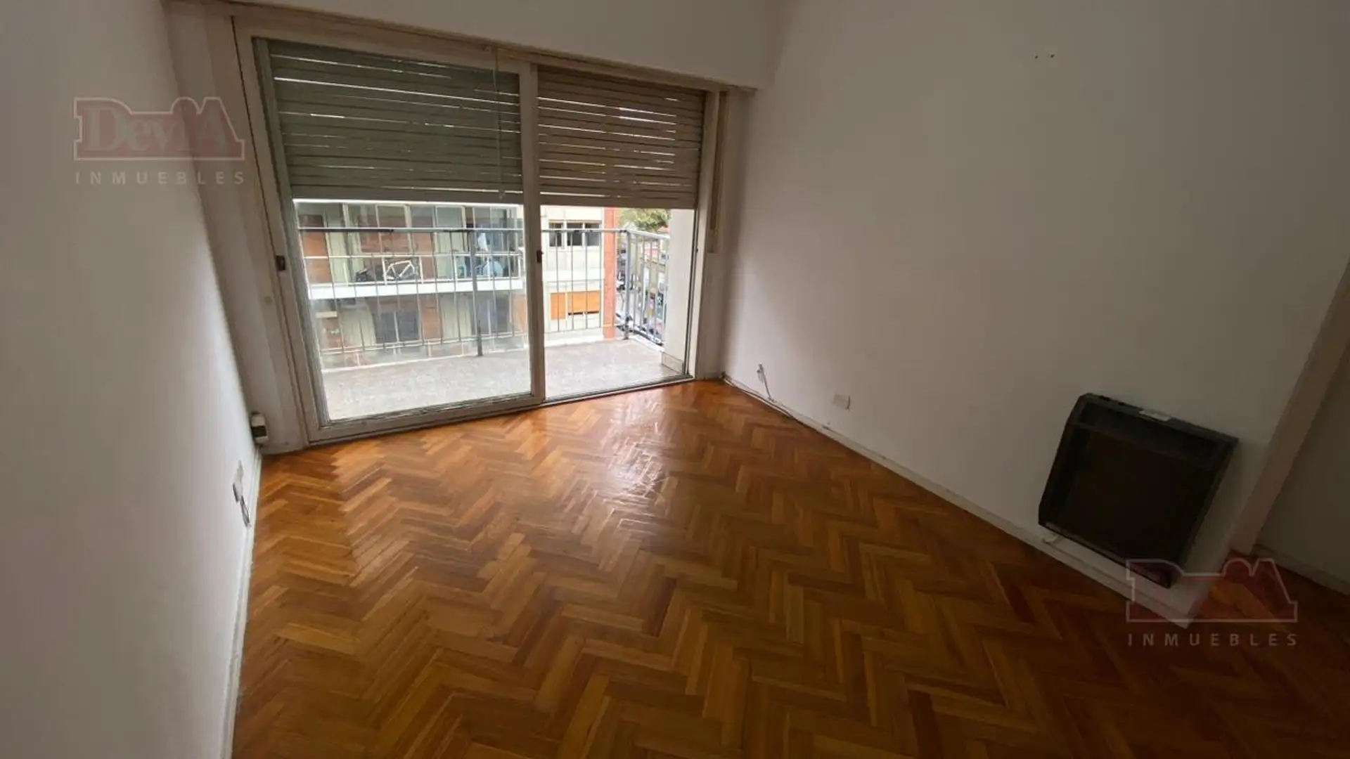 Two-room apartment with balcony in Villa Urquiza