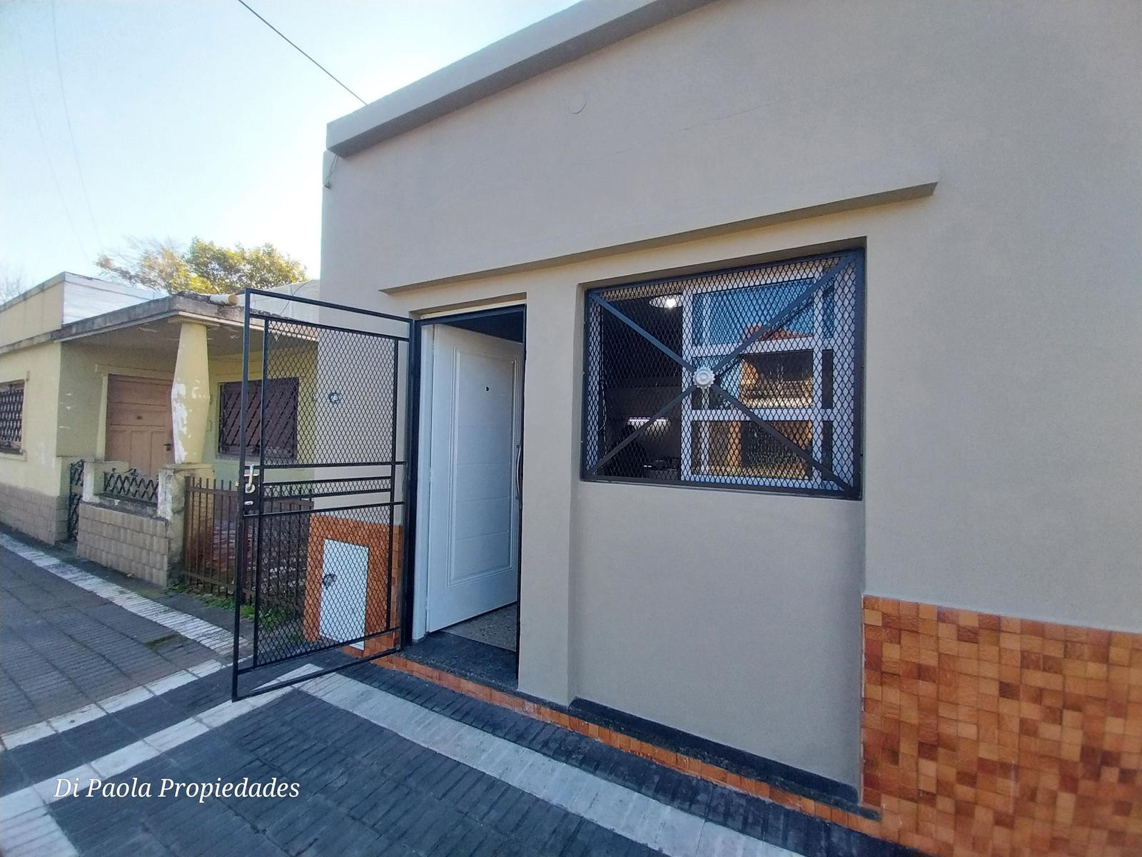 1-bedroom PH with independent frontage in Lomas de Zamora