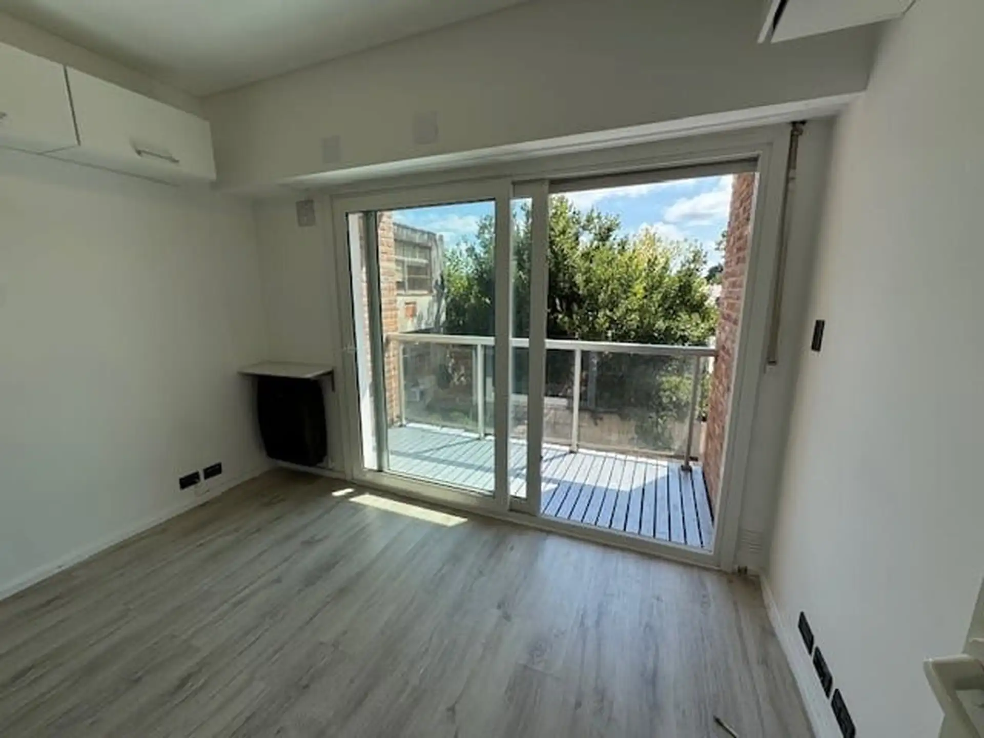 Departamento de 2 dormitorios en San Isidro con balcón