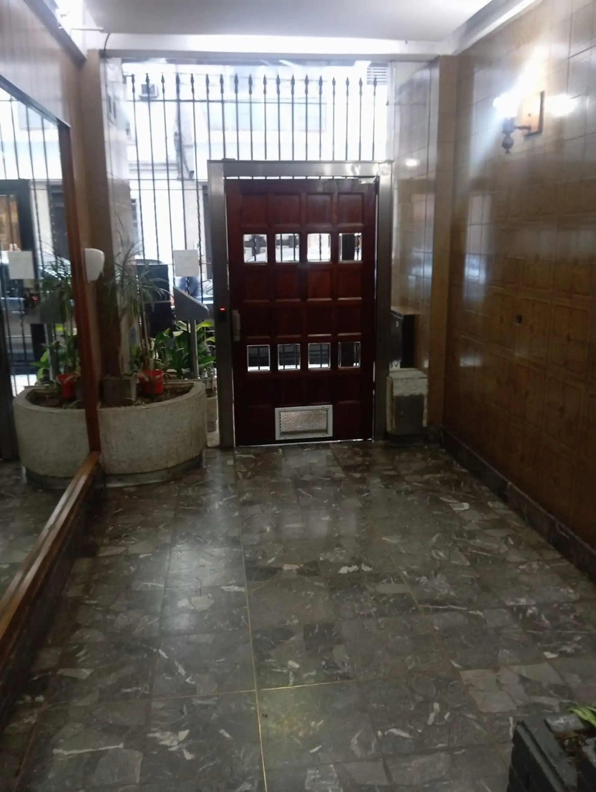 Departamento de 2 ambientes con balcón a la calle en Flores