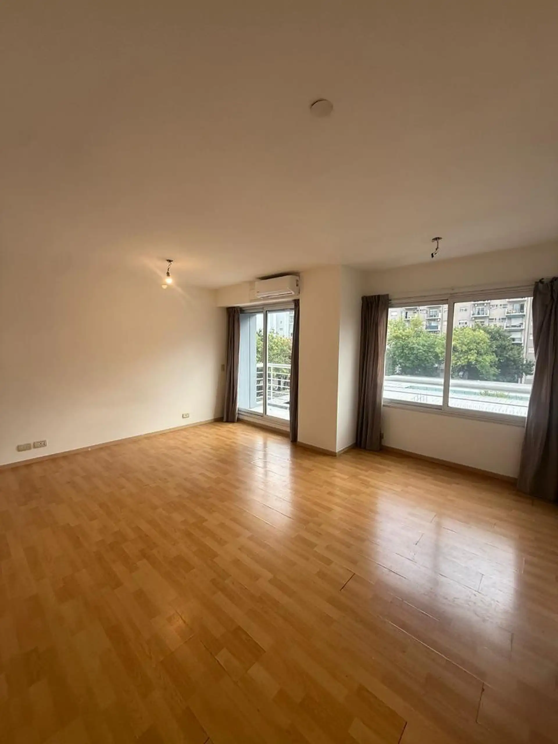 Studio apartment in Almagro with balcony