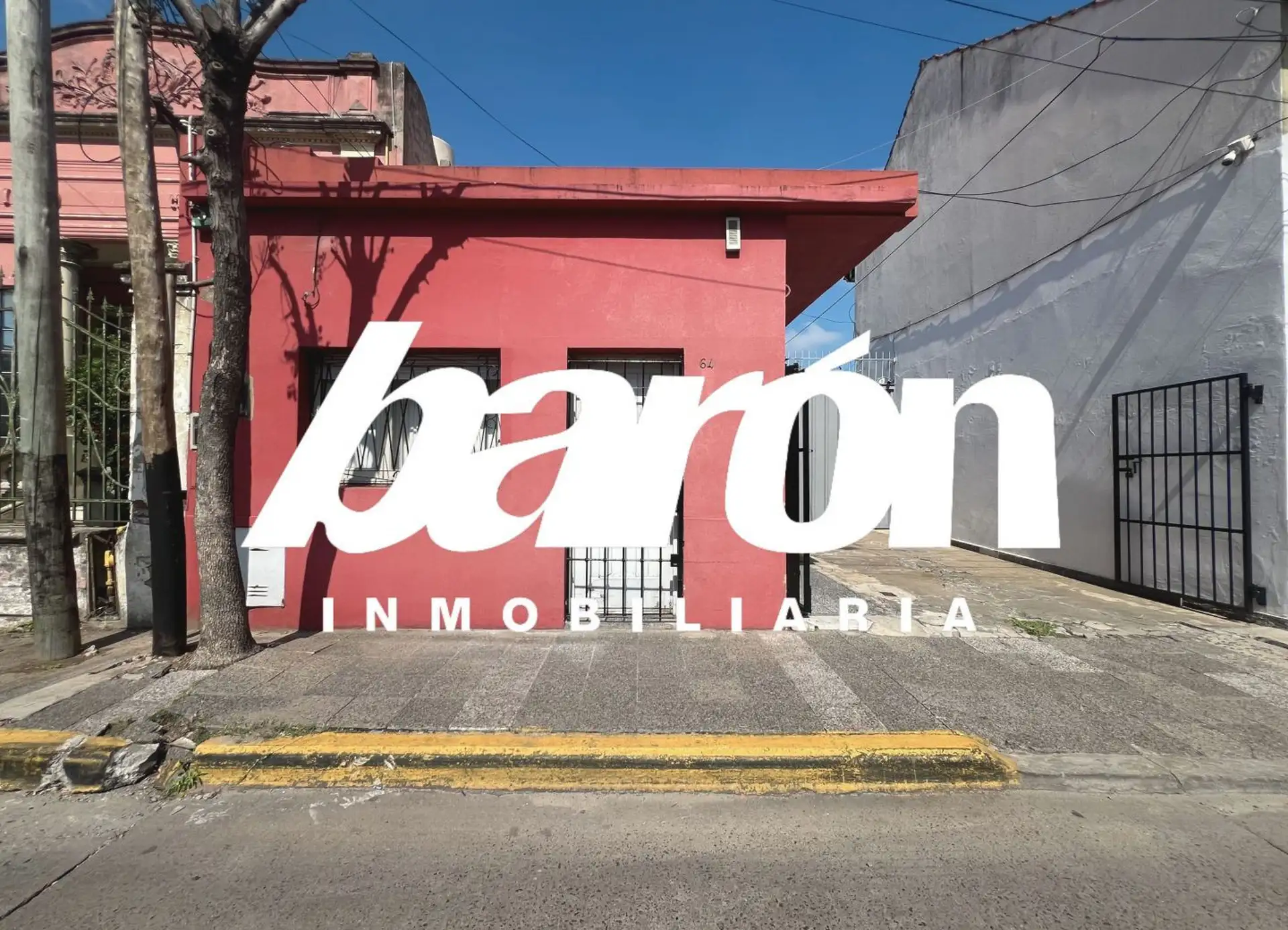 Casa com 2 dormitórios para locação em Lanús