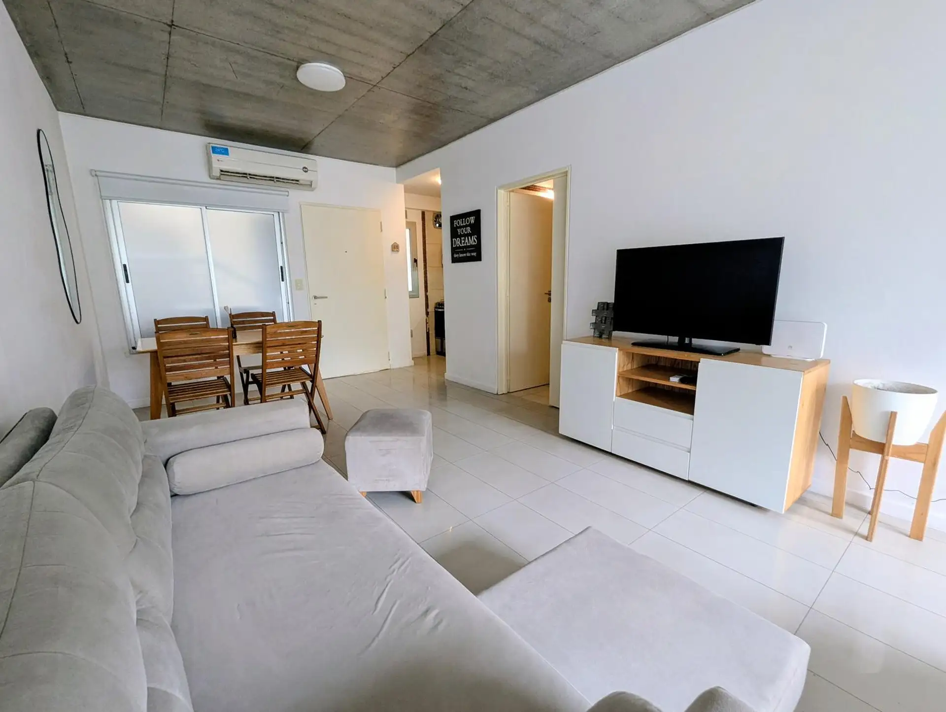 Kitnet mobiliada em Belgrano com 1 quarto e varanda