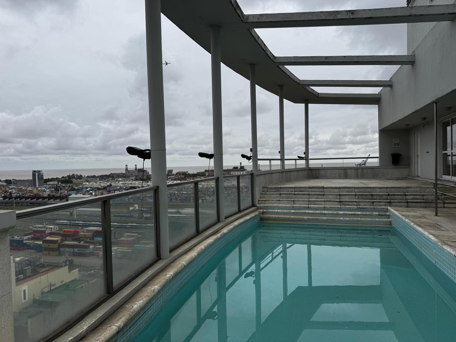 Departamento de 2 ambientes semi amoblado con cochera en Retiro