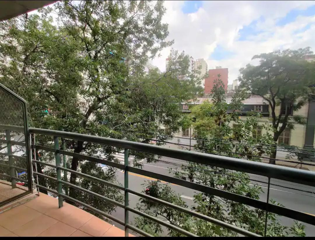 Monoambiente semipiso con balcón en Belgrano