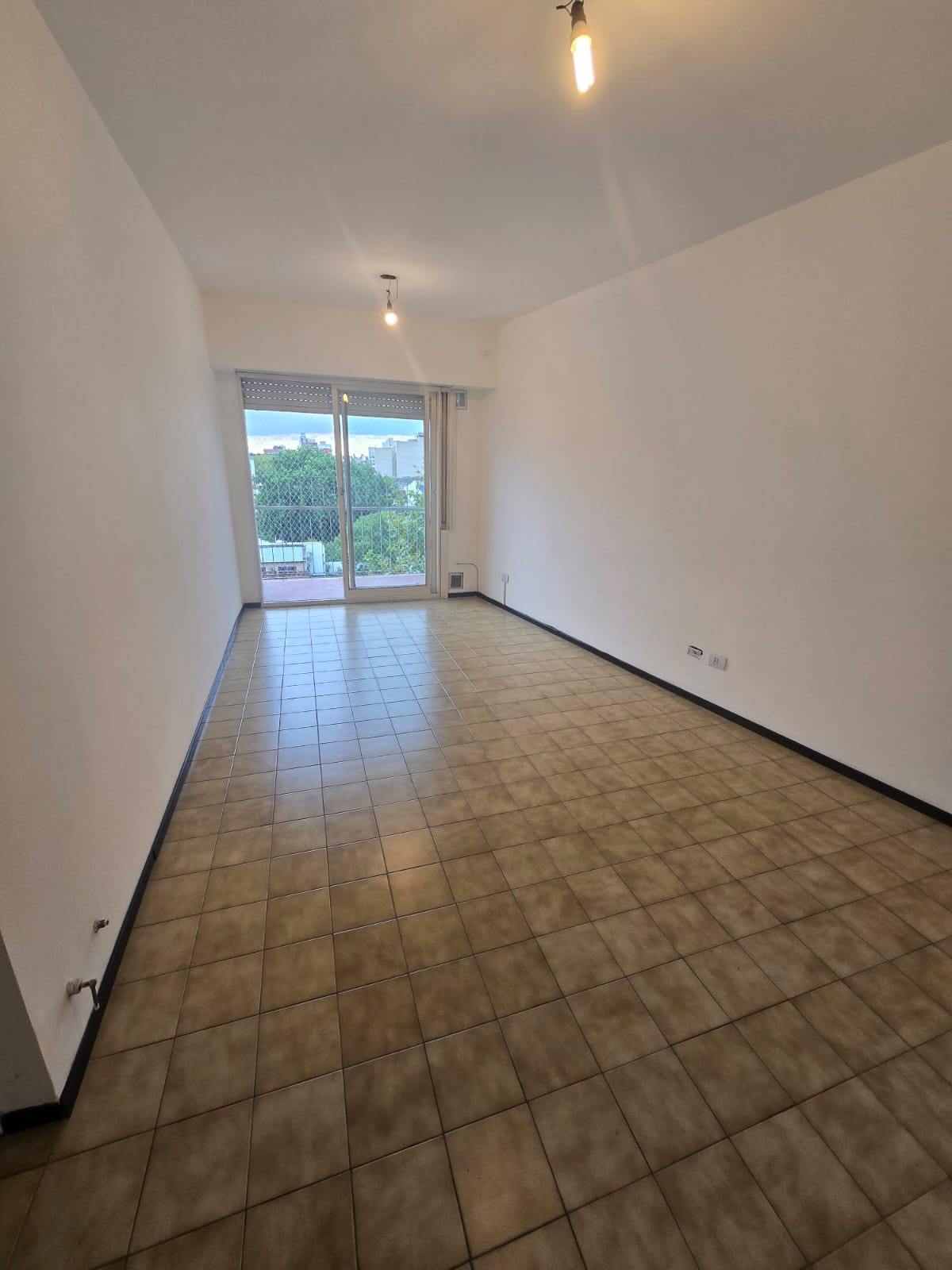 Двухкомнатная квартира с балконом в Ciudadela