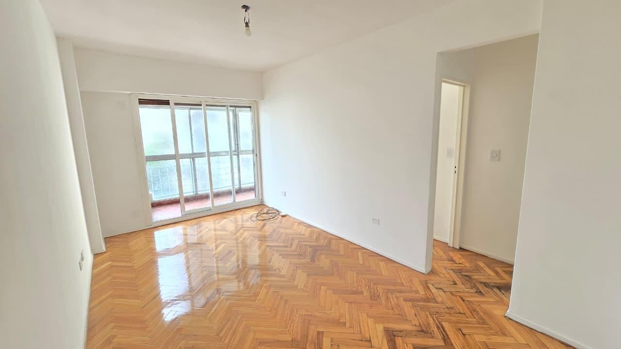 Departamento de 2 ambientes con balcón en Flores