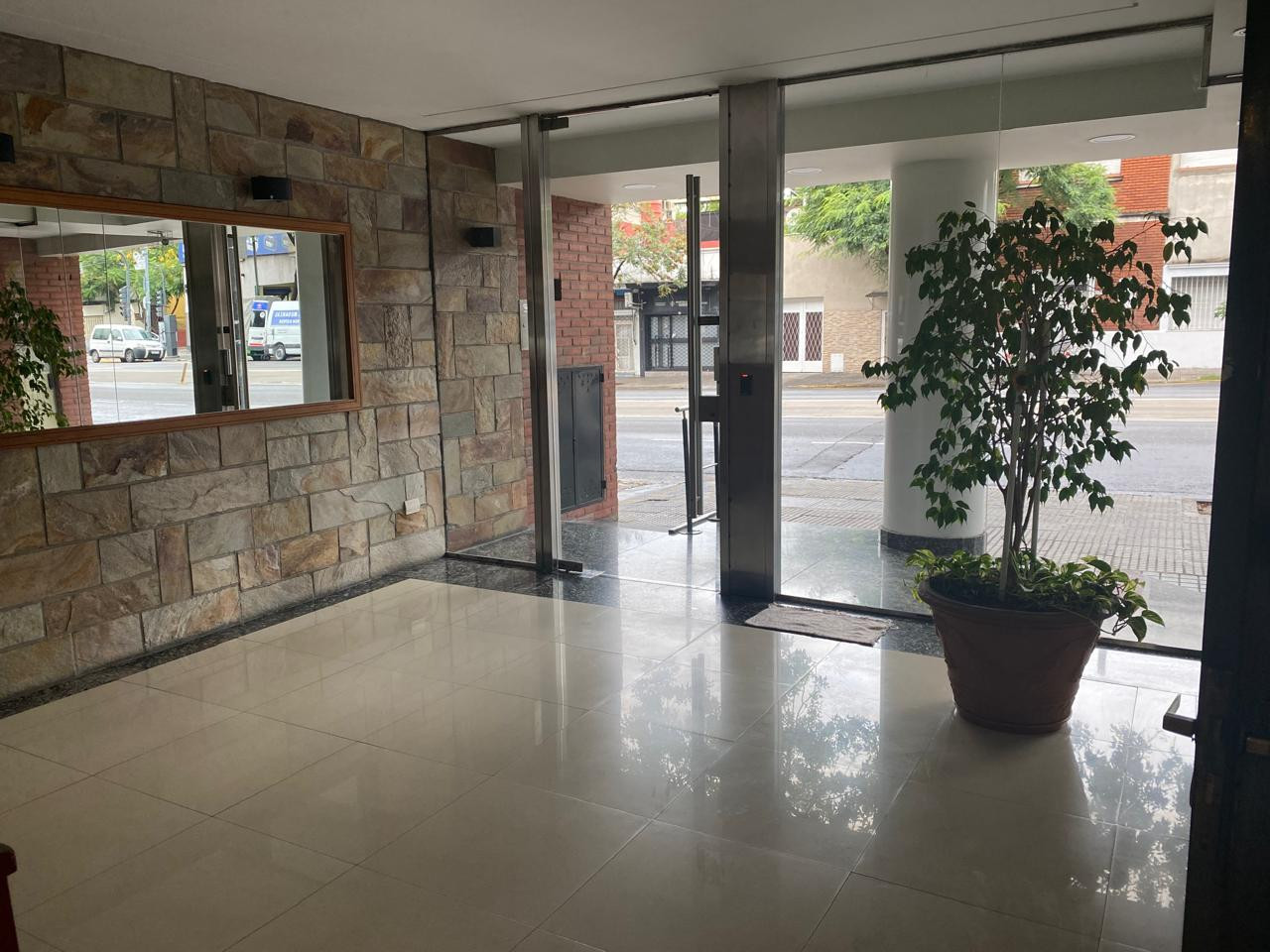 Two-room apartment with patio and balcony in Parque Avellaneda