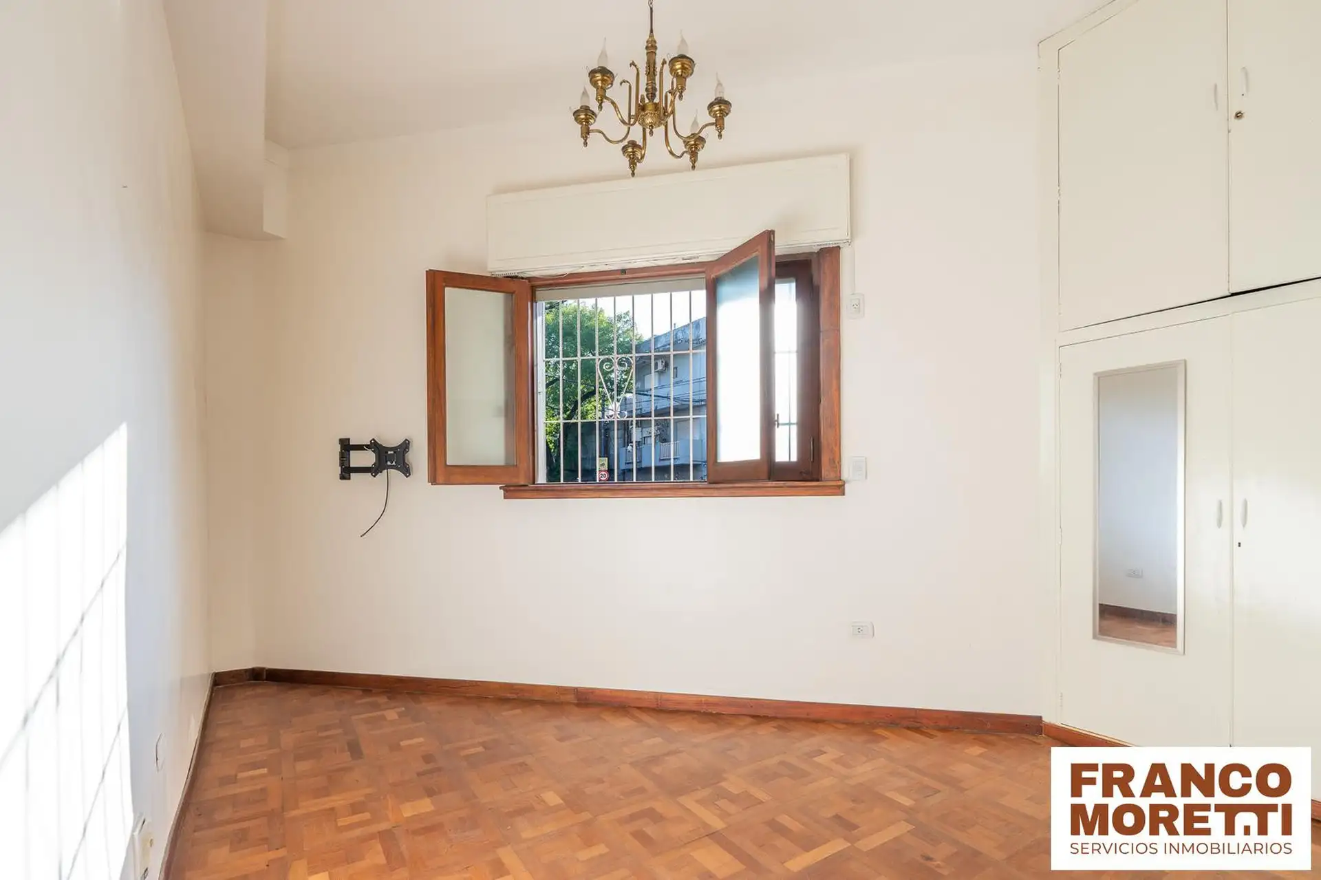 Departamento de 2 ambientes con patio en La Boca