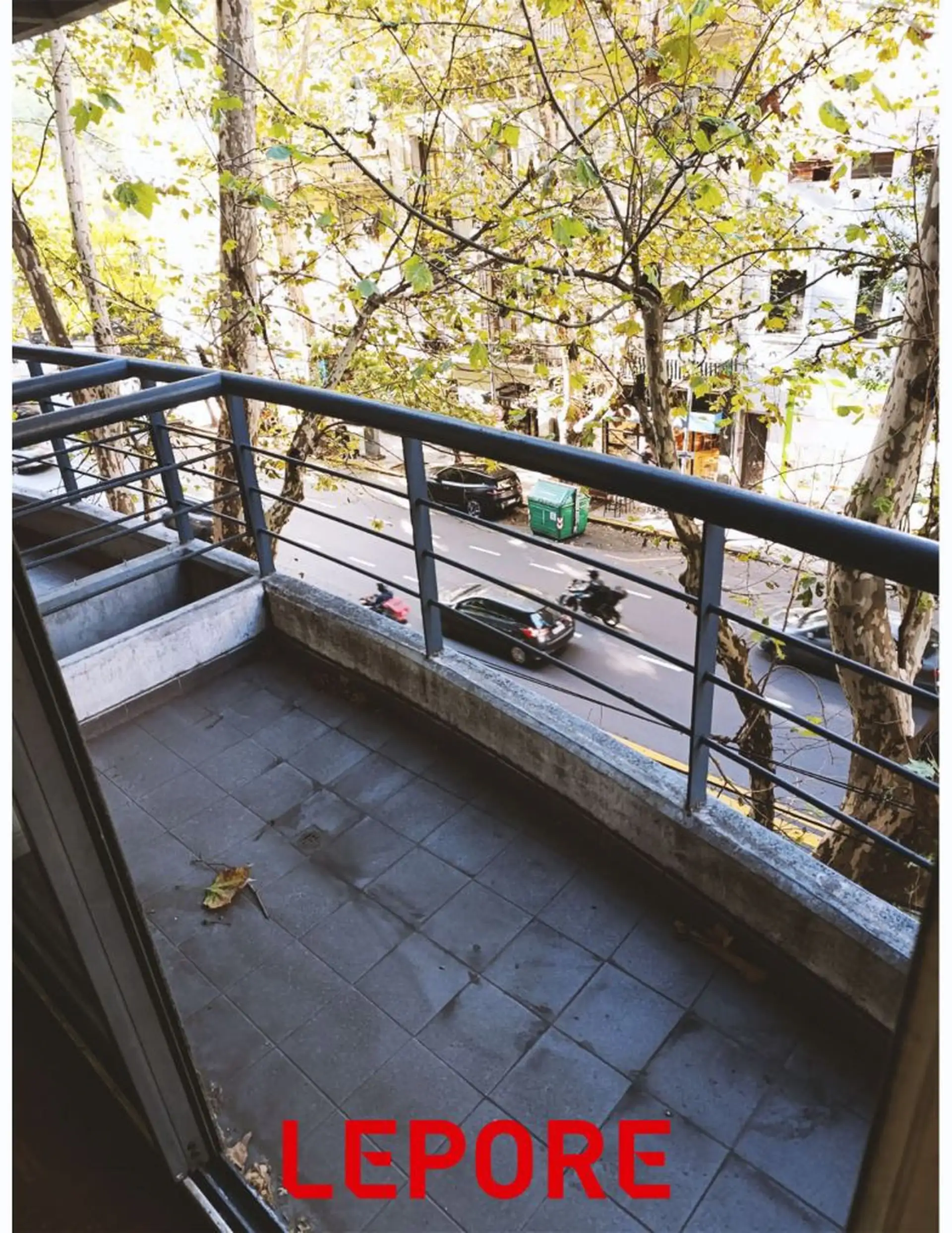 Studio apartment with balcony and (assigned) parking in Recoleta