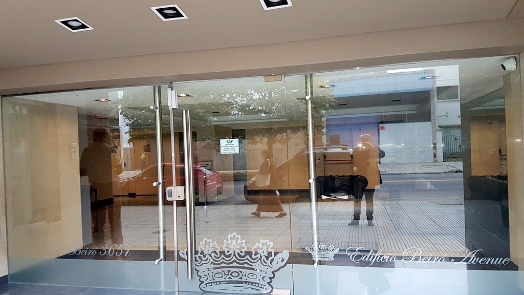 Apartamento de dois dormitórios com varanda e vaga fixa em Villa Devoto