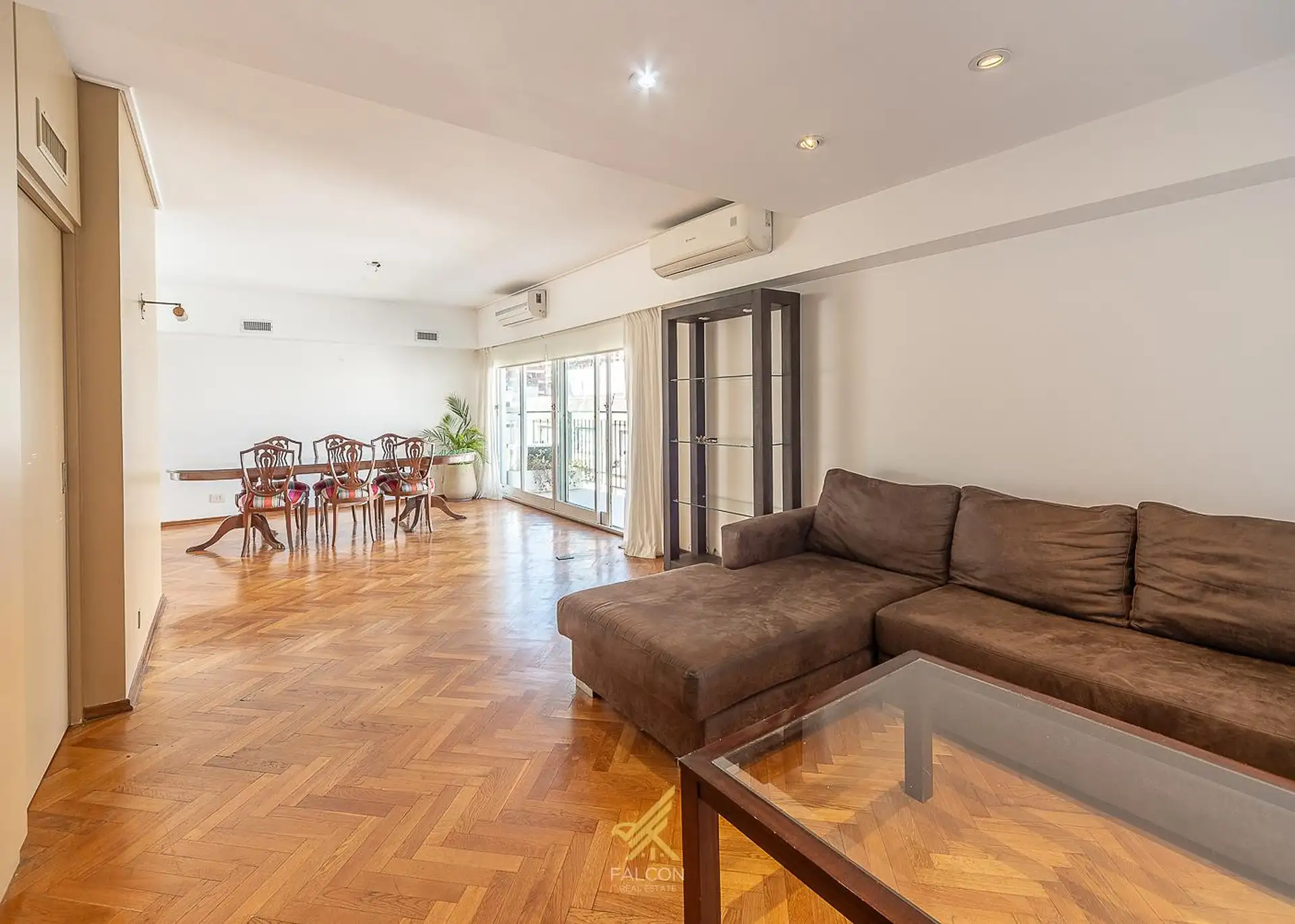 Departamento de 6 ambientes con cochera en Belgrano