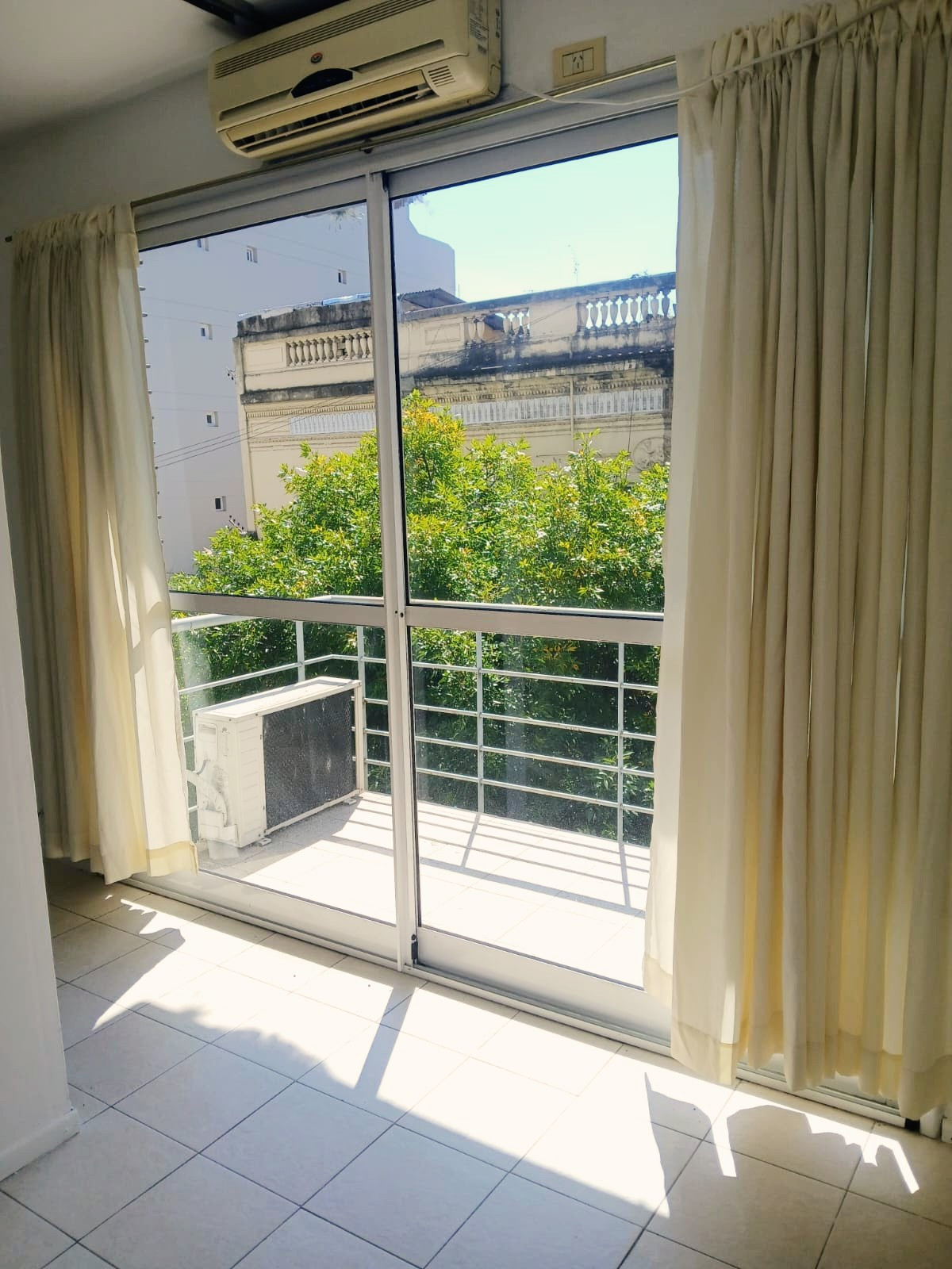 Apartamento de 2 ambientes com varanda em Balvanera