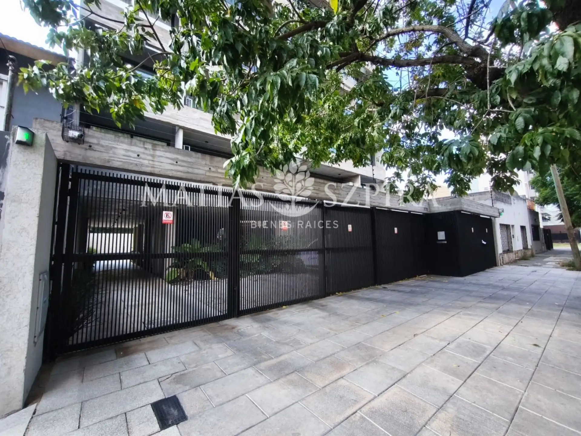 Departamento monoambiente con balcón en Morón
