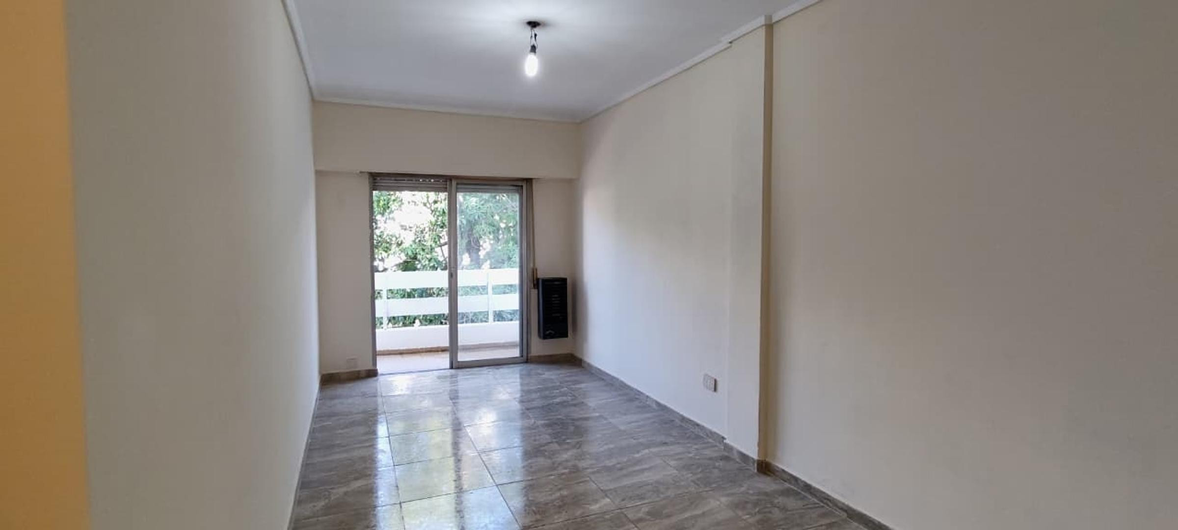 Departamento de 2 ambientes con balcón en Banfield