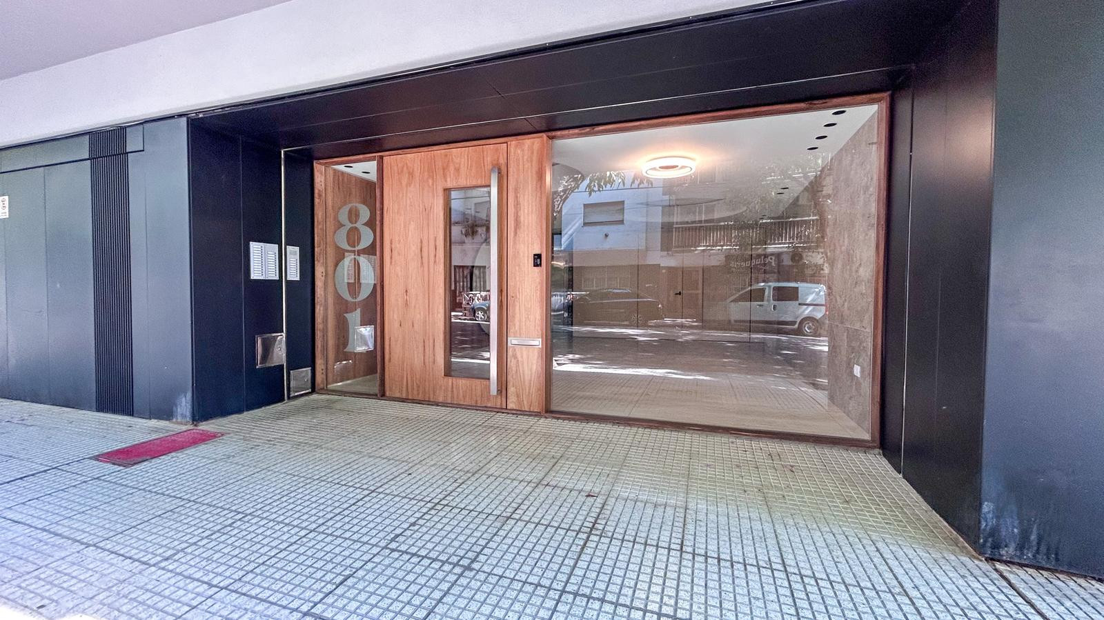 Departamento de 1 ambiente al frente con balcón terraza en Caballito