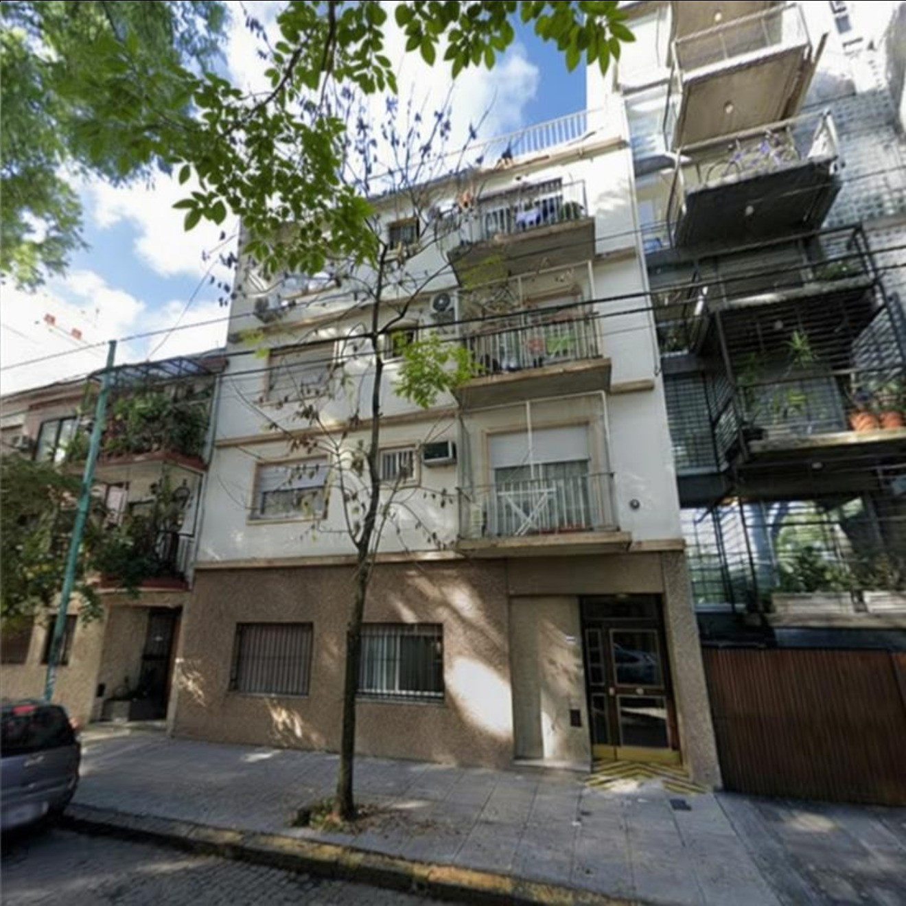 Apartamento de dois quartos na rua em Villa Devoto