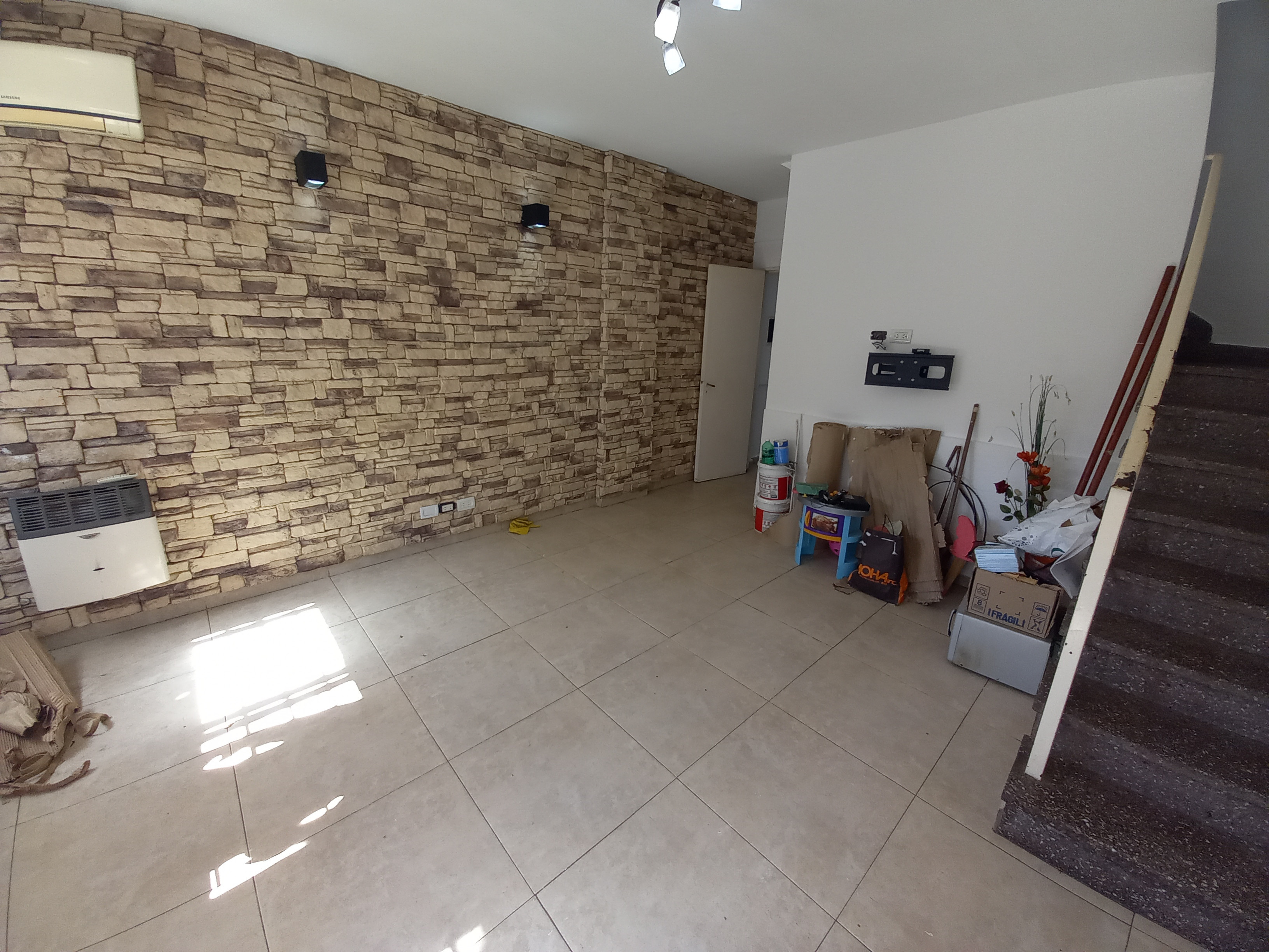 Three-bedroom duplex PH house in Munro, Vicente López