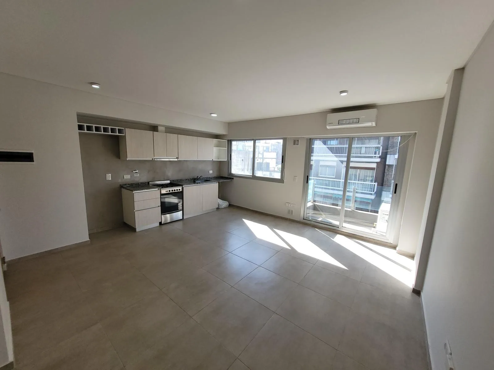 Monoambiente con balcón en San Cristóbal