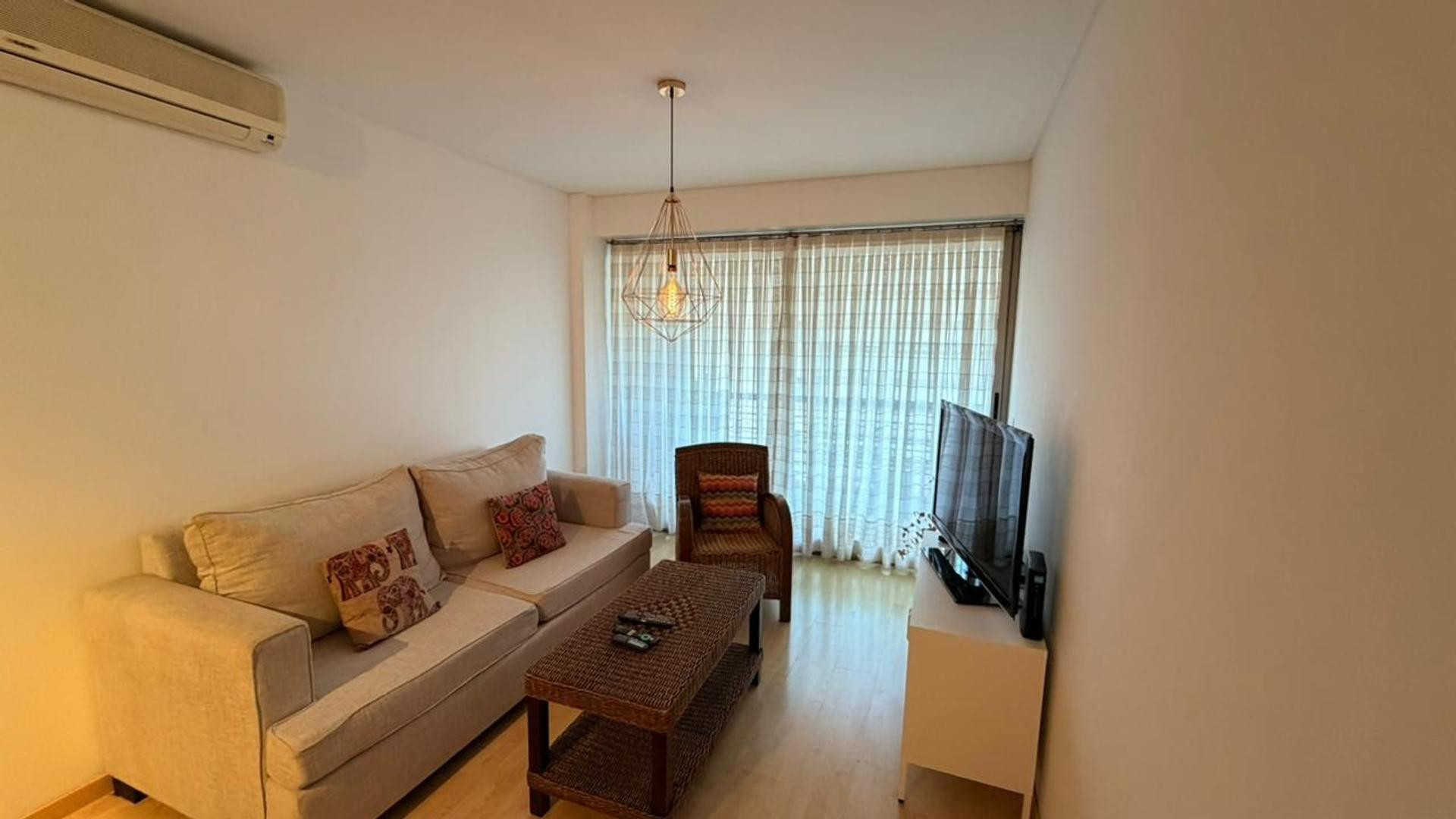 Apartamento de 3 ambientes com 2 dormitórios, garagem e depósito em Puerto Madero
