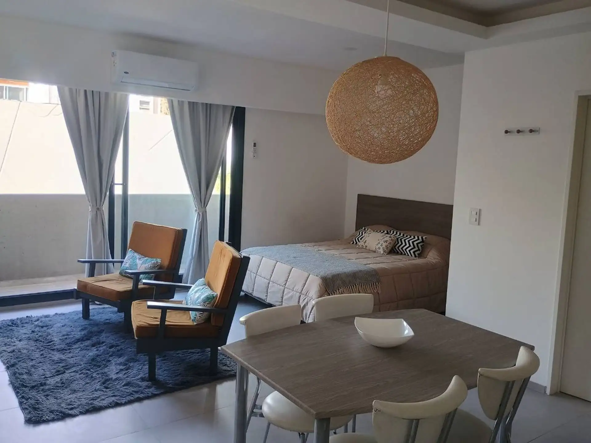 Furnished studio apartment in Flores