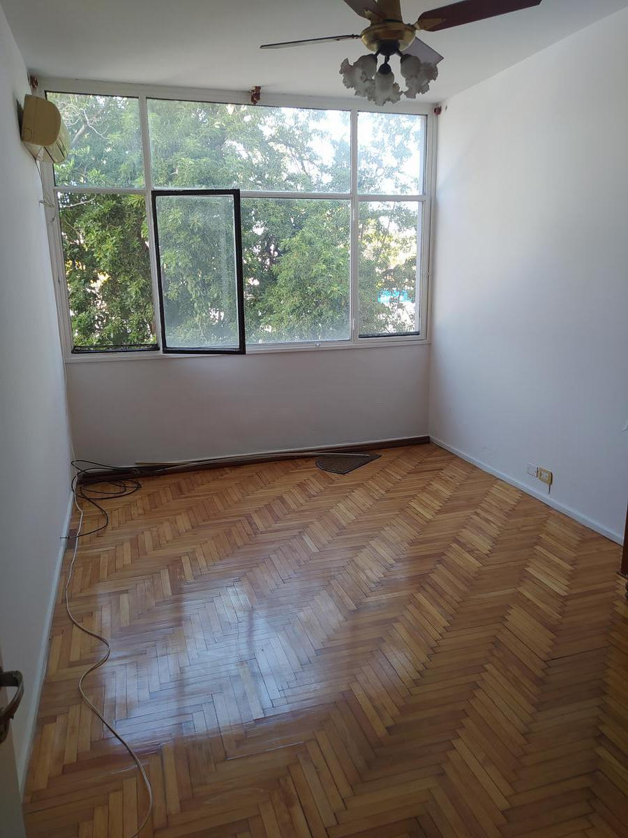 Departamento de 2 ambientes con balcón al frente en Vicente López