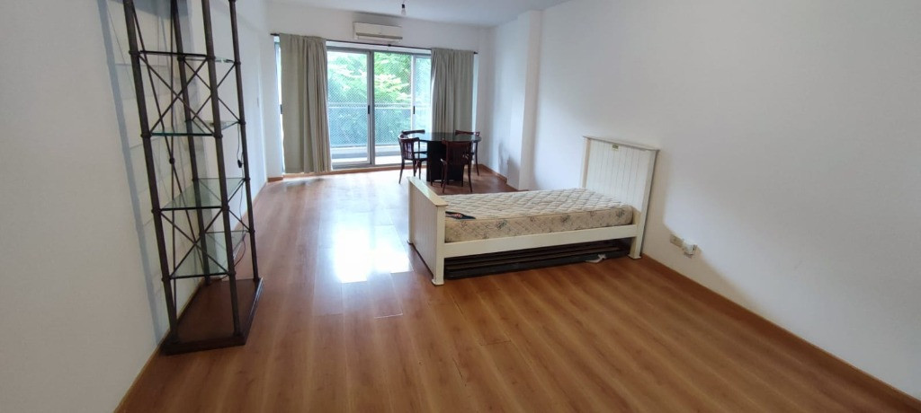 Departamento de 1 ambiente al frente con balcón en Caballito