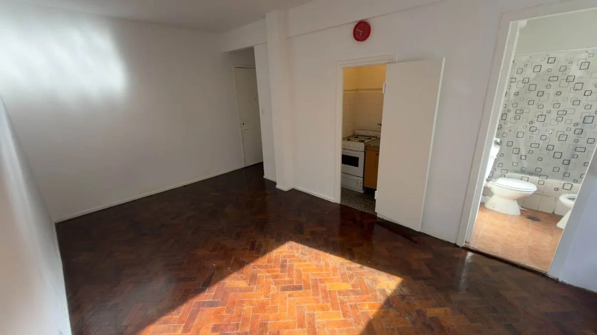 Monoambiente al frente en Monserrat