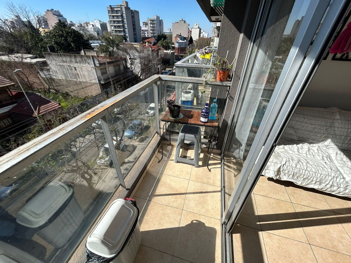 Apartamento de 2 ambientes com varanda em Morón Centro