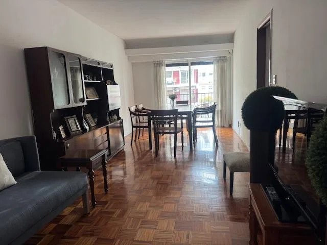 Departamento de 4 ambientes reciclado al frente en Caballito