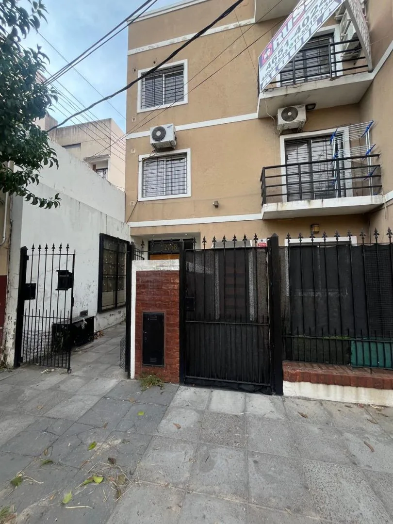 Two-room apartment with balcony in San Justo