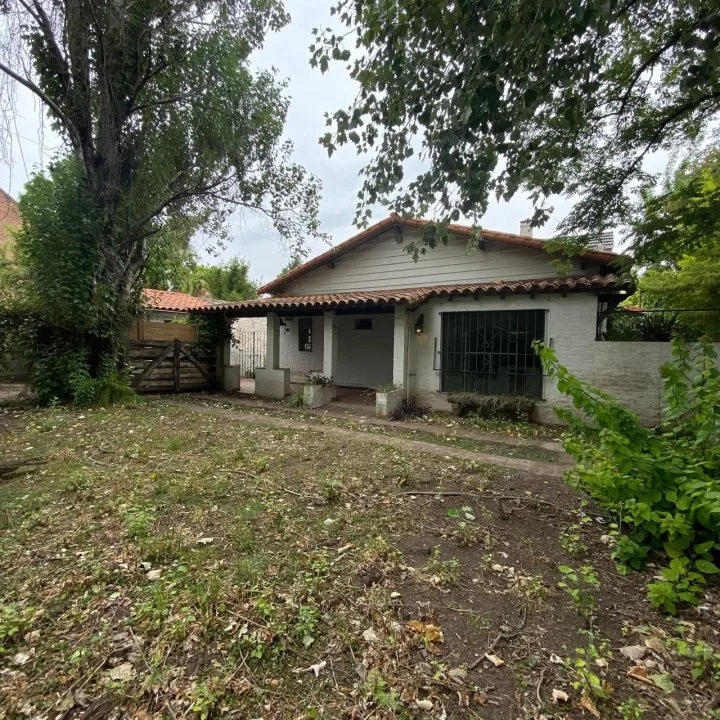 Chalet de 3 dormitorios en Morón