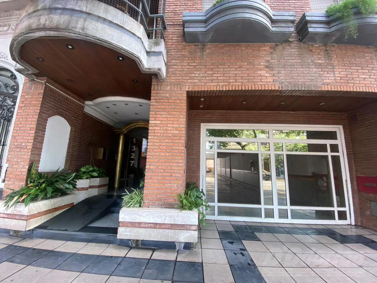 Departamento de 2 ambientes con balcón al frente en Parque Chacabuco