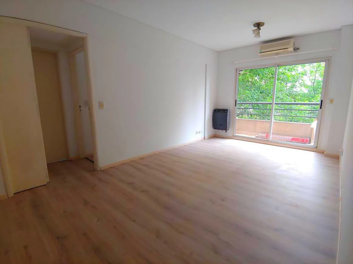 Apartamento de dois ambientes na frente em Caballito