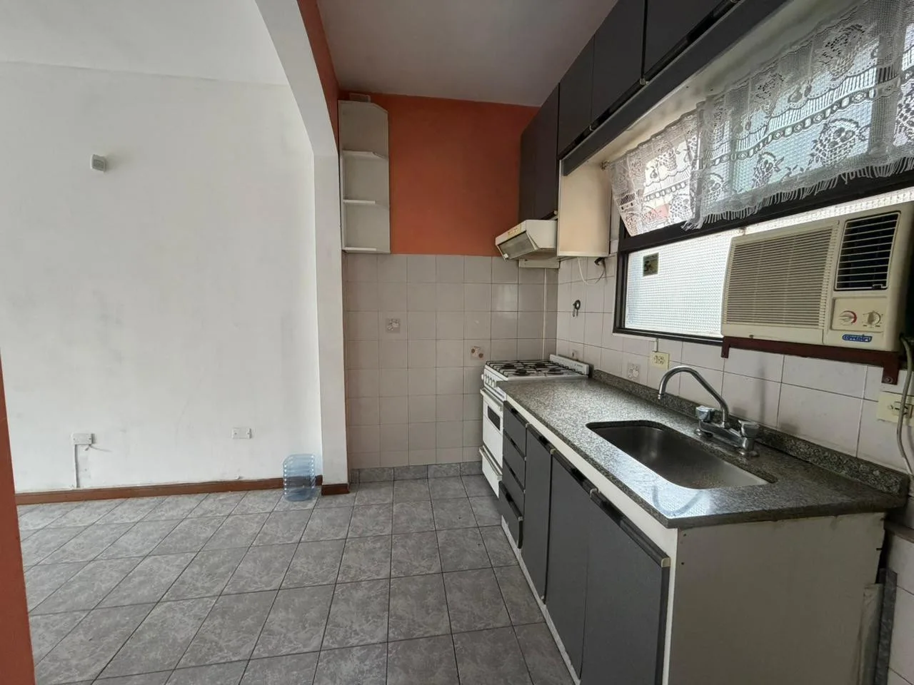 Monoambiente con balcón en San Cristóbal