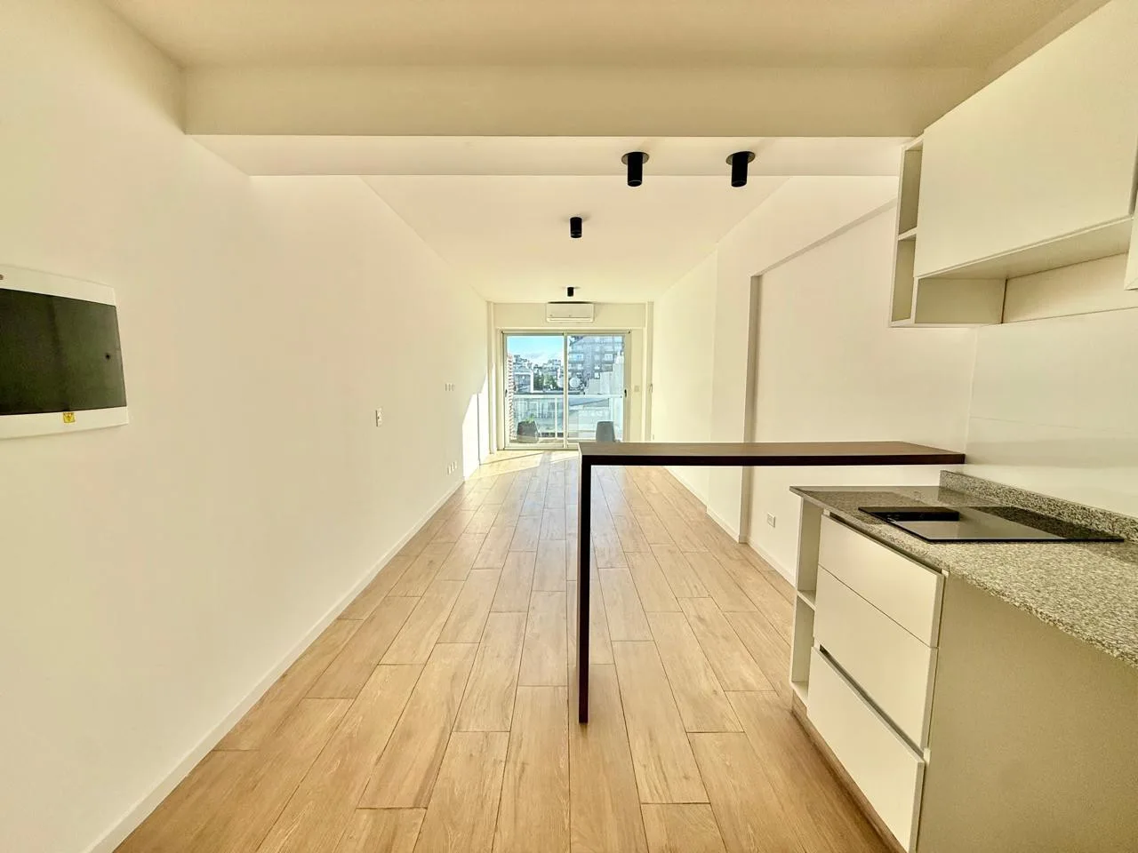 Monoambiente en 7° piso con balcón en Belgrano