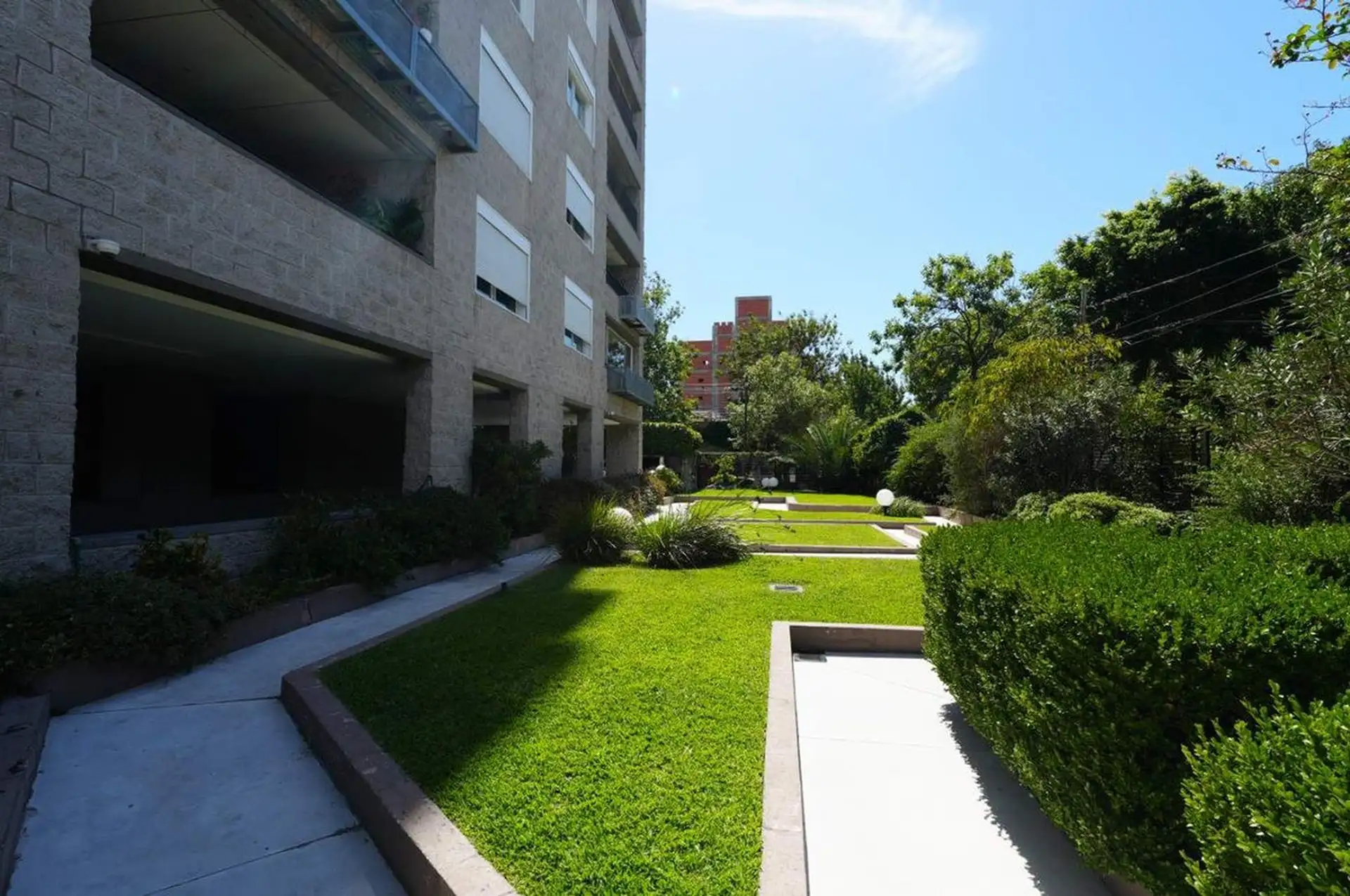 Аренда двухспальной квартиры с паркингом в Saavedra