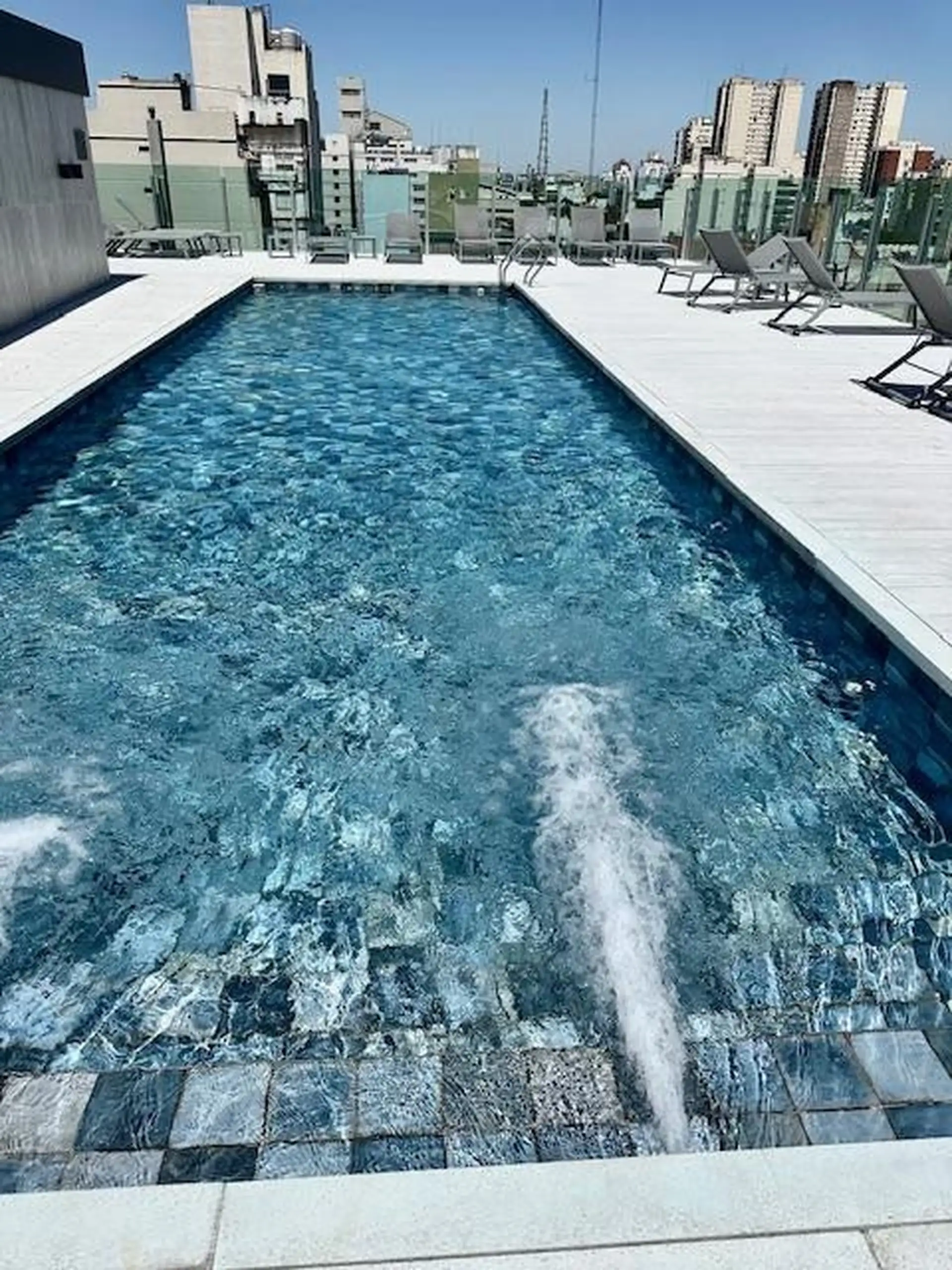 Departamento de 2 ambientes sin muebles en Barracas con cochera y balcón terraza