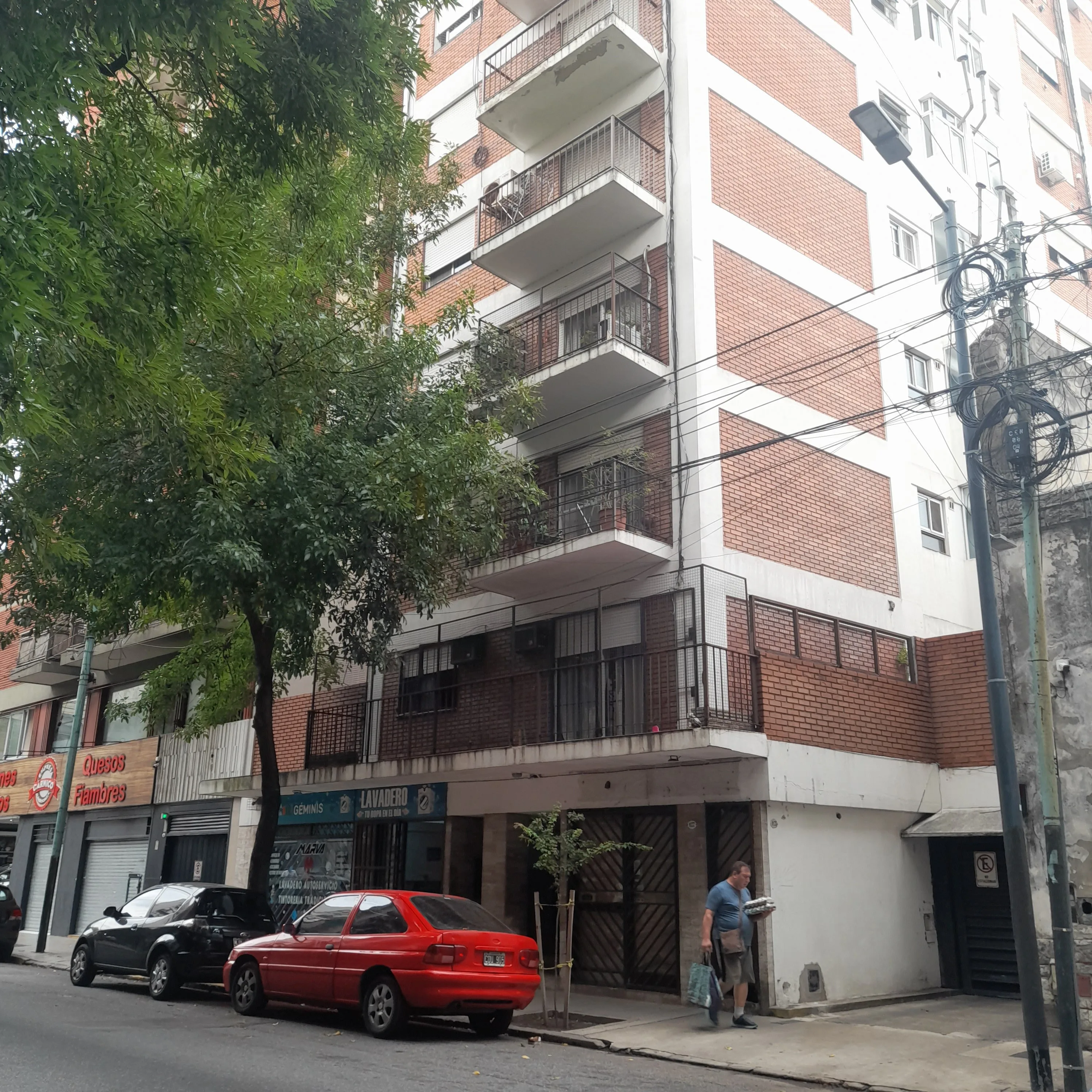 Apartamento de três ambientes com 2 quartos, varanda e vaga fixa em San Cristóbal