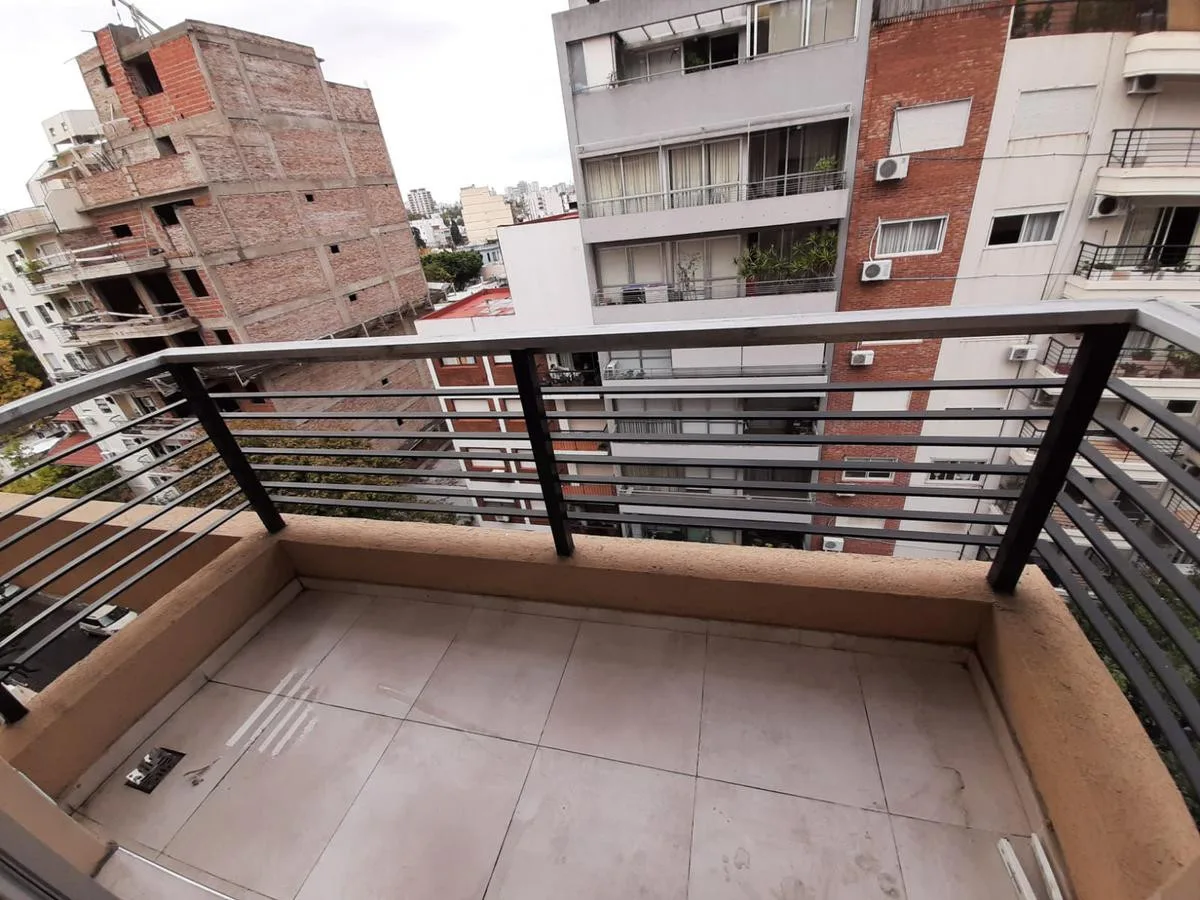 Departamento de 2 ambientes con balcón al frente en Villa Urquiza